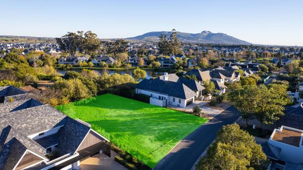 1 065 m² Land