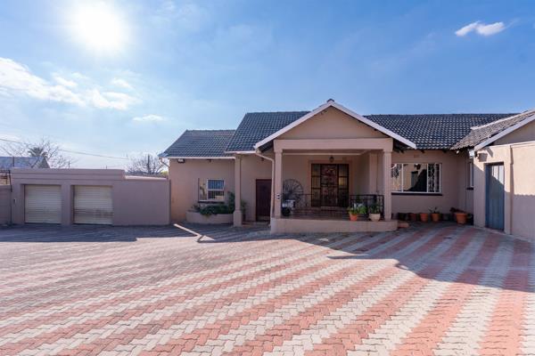 6 Bedroom House