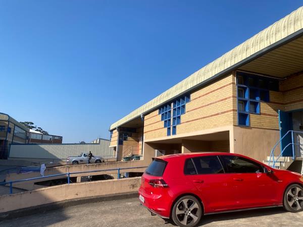 945 m² Industrial space