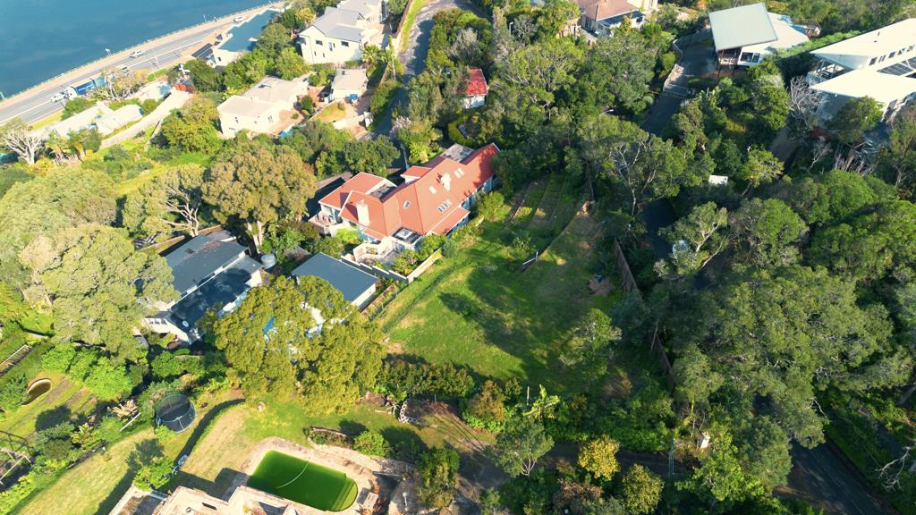 1 103 m² Land