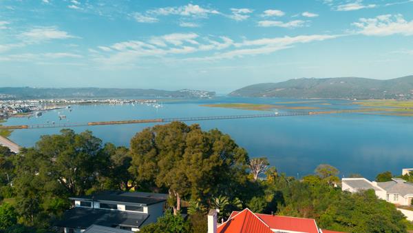 1 103 m² Land