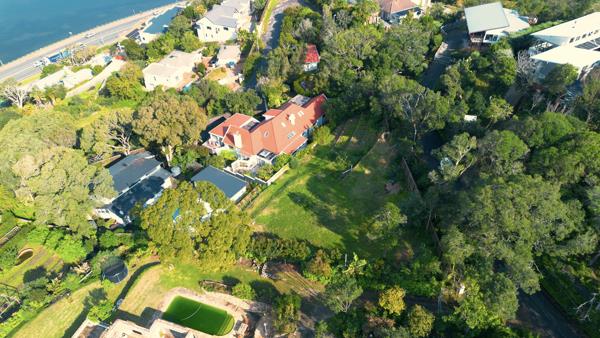 1 103 m² Land