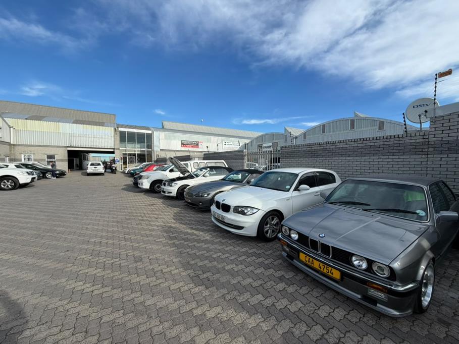 1 100 m² Industrial space