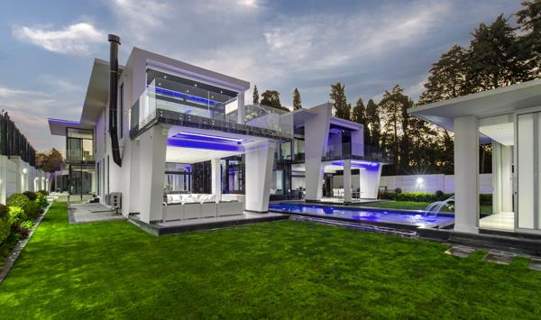 9 Bedroom House
