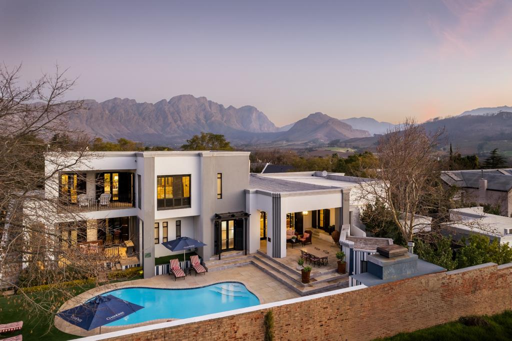 5 Bedroom House
