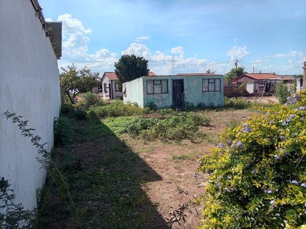 300 m² Land