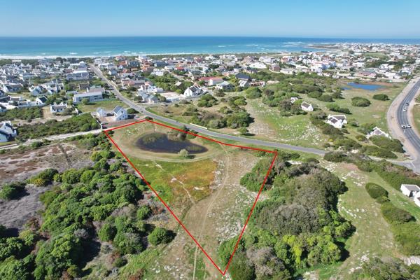 4 563 m² Land