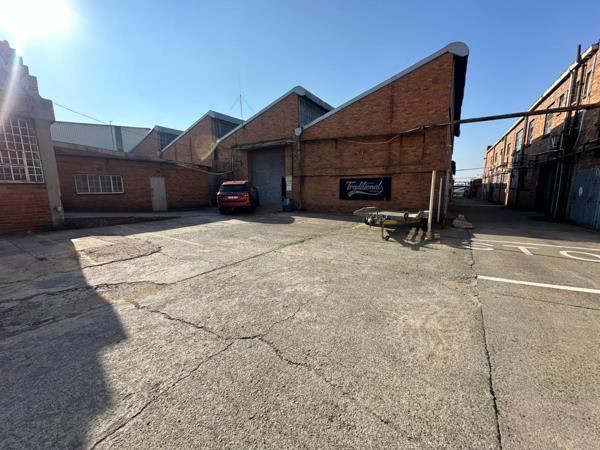 745 m² Industrial space