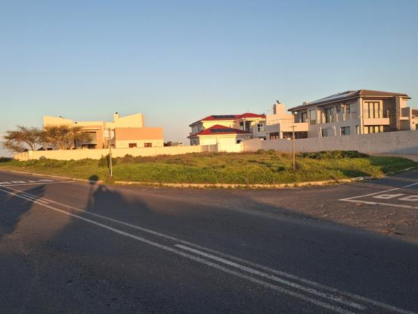 728 m² Land
