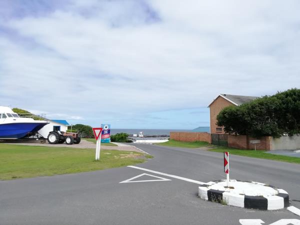 1 638 m² Land