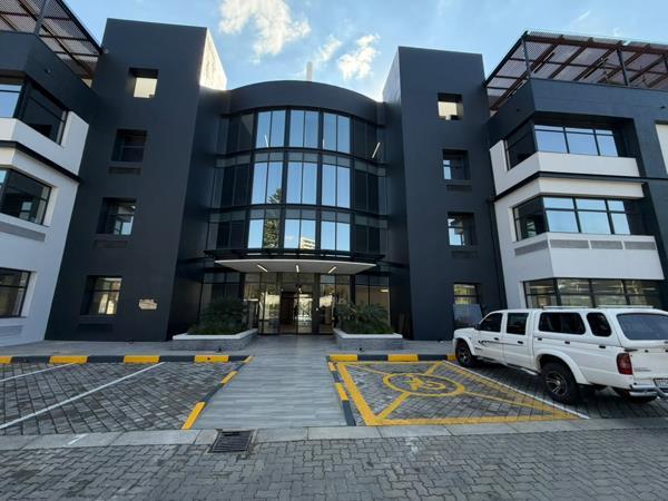 814 m² Commercial space