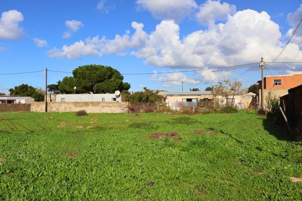 555 m² Land