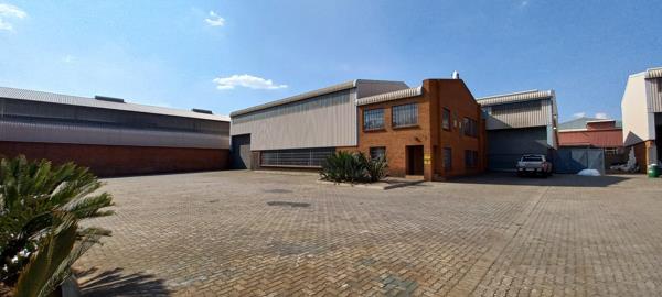 990 m² Industrial space