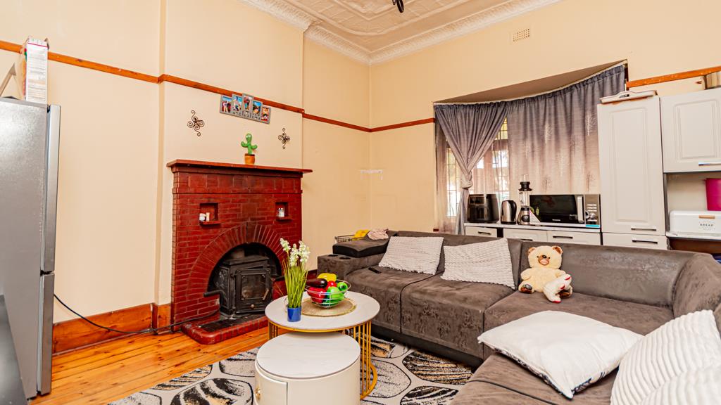 2 Bedroom HouseKensington - View 2