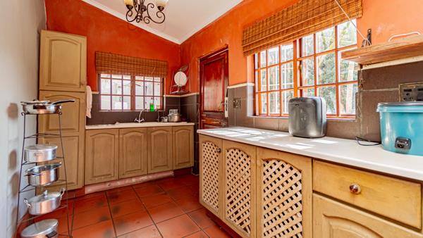 2 Bedroom HouseKensington - More