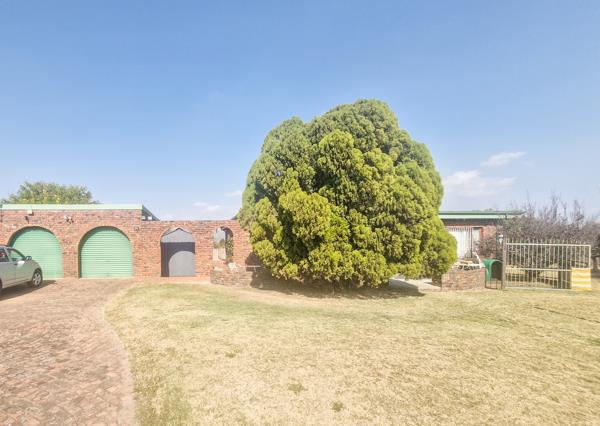 9.4 ha Smallholding