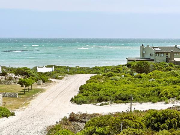 687 m² Land