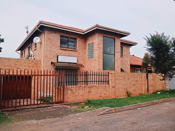8 Bedroom House