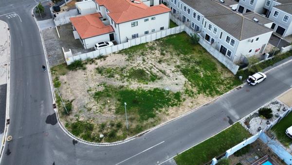623 m² Land