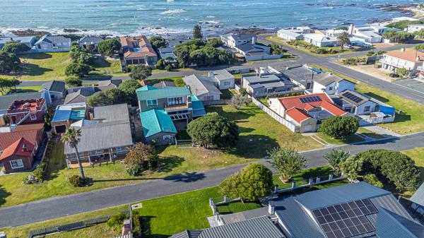595 m² Land
