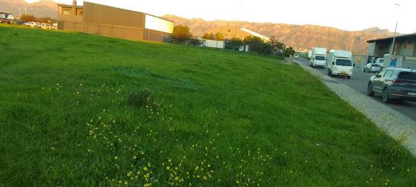 3 118 m² Land