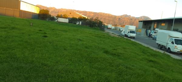 3 118 m² Land