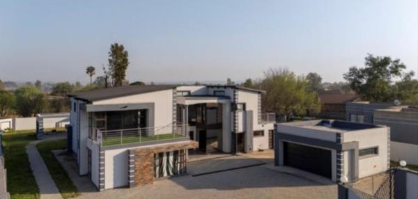 6 Bedroom House