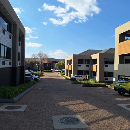 882 m² Commercial space