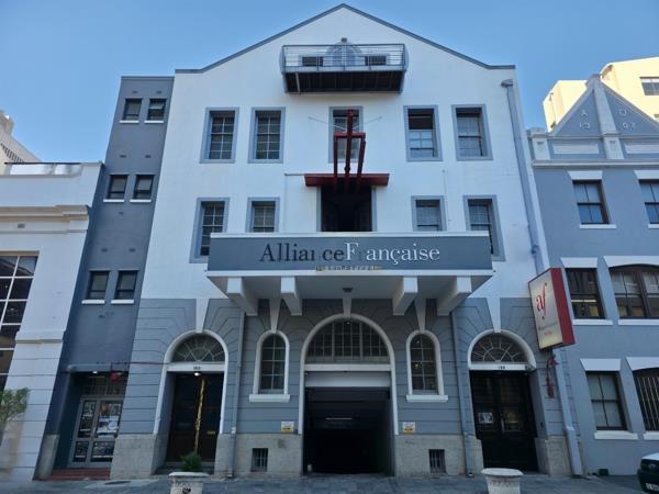 303 m² Office Space