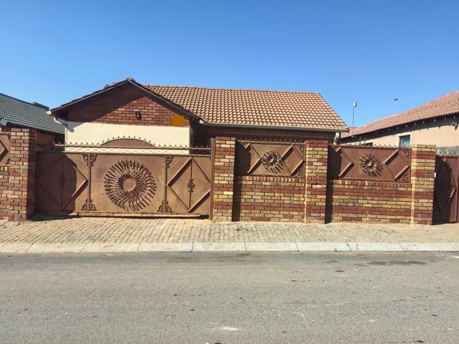 6 Bedroom House