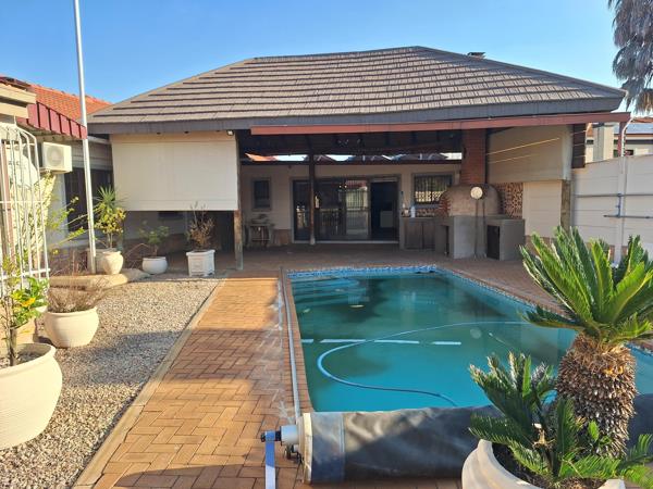 6 Bedroom House
