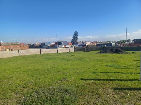 1 985 m² Land