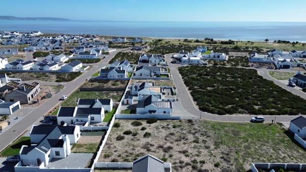 553 m² Land