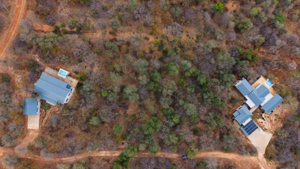 2 400 m² Land