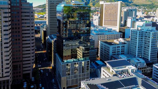 704 m² Commercial space