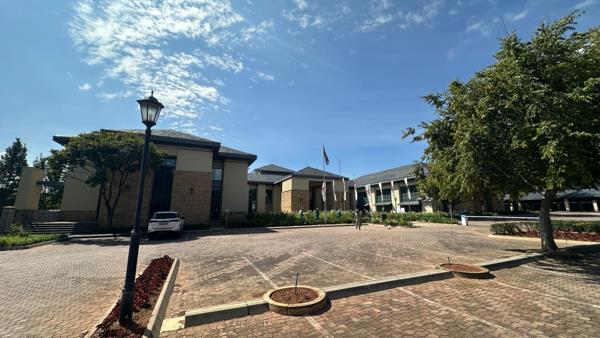 1 100 m² Commercial space