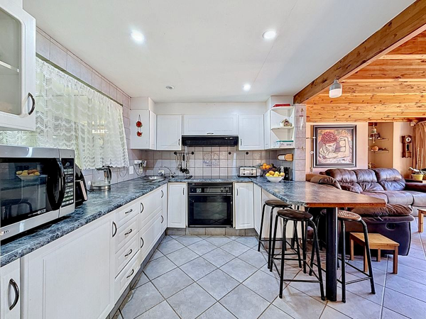 6 Bedroom House