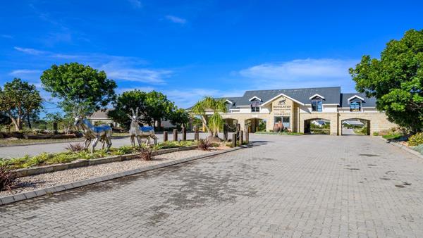 1 561 m² Land