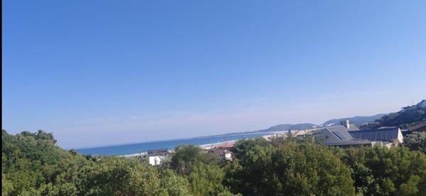 687 m² Land