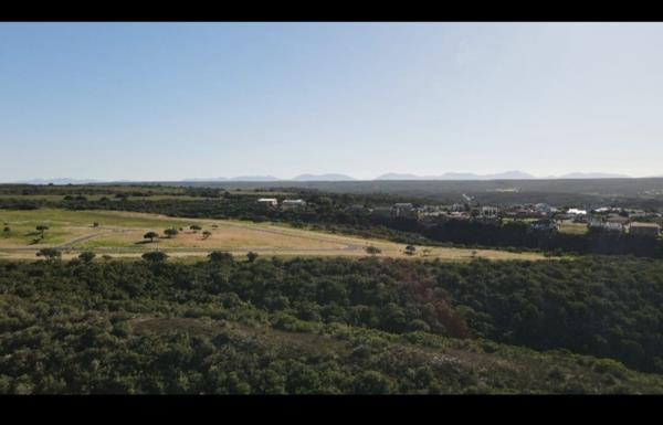 882 m² Land