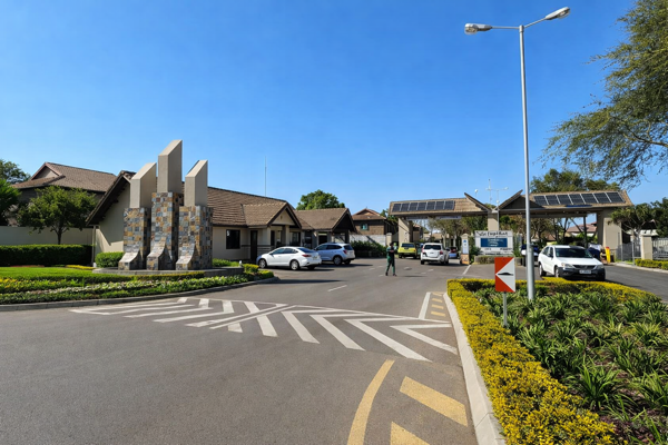 1 689 m² Land