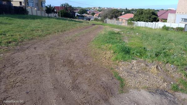 800 m² Land