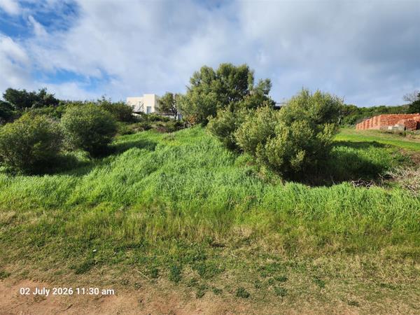 748 m² Land