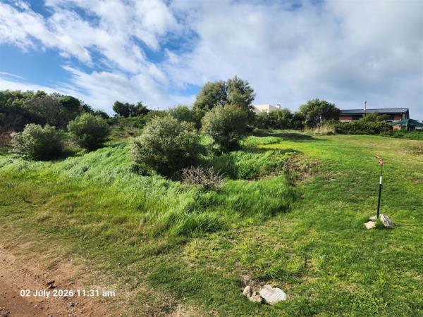 748 m² Land