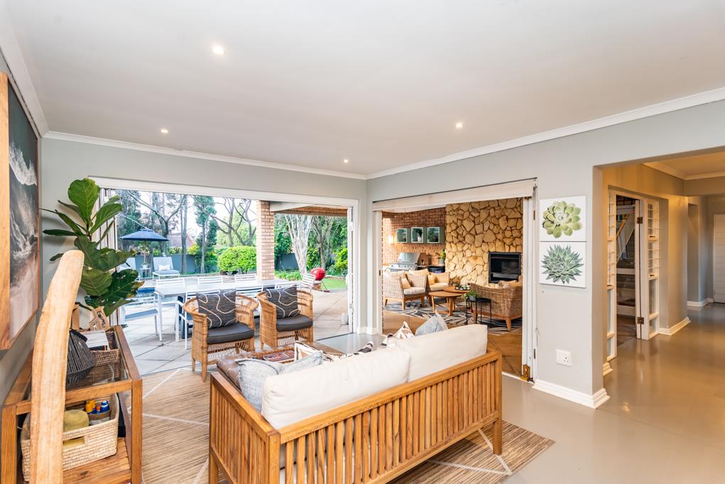 4 Bedroom HouseLonehill - View 2