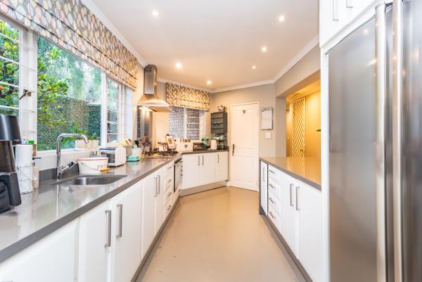 4 Bedroom HouseLonehill - More