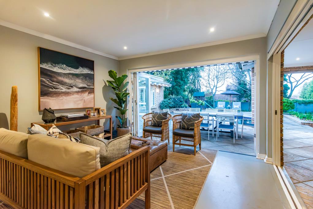 4 Bedroom HouseLonehill - View 3