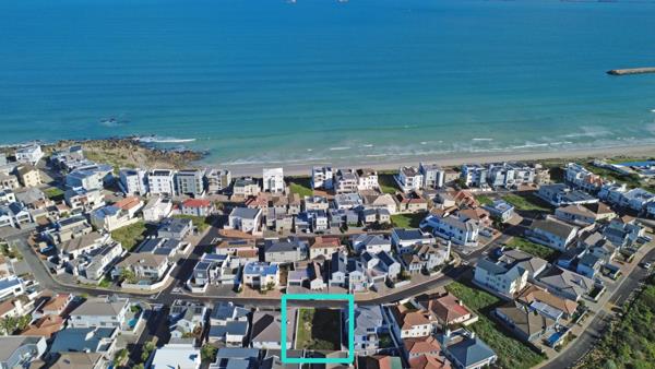 348 m² Land