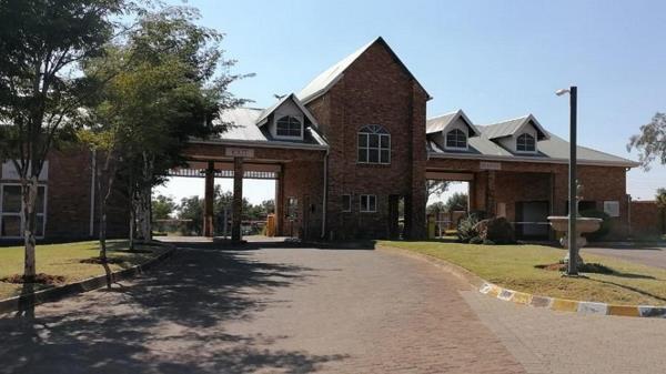 1 008 m² Land