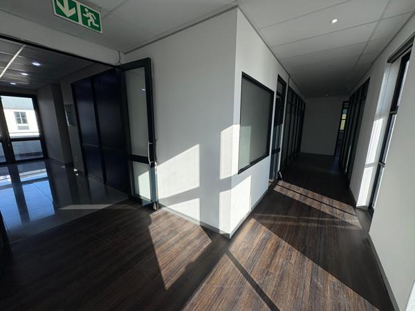 1 046 m² Commercial space